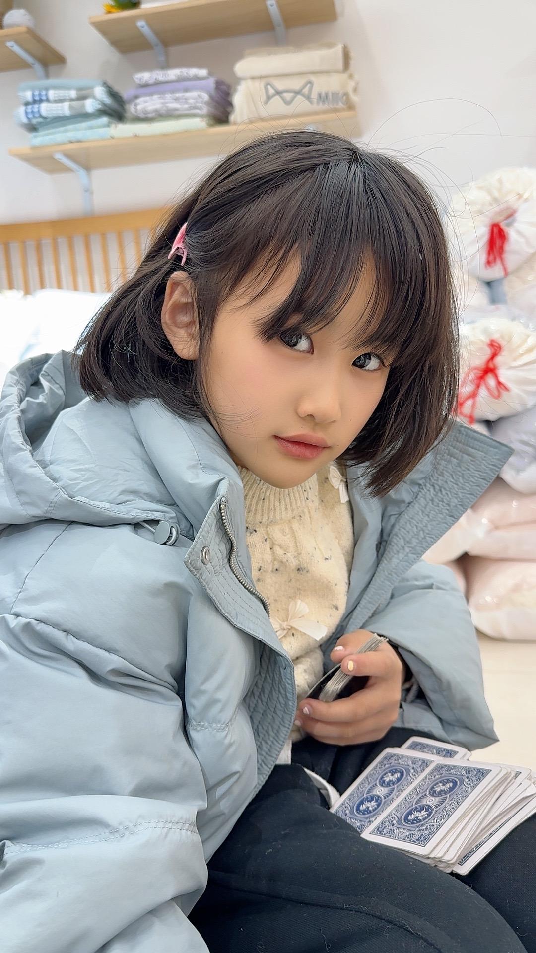 期末考试成绩出来了，看到分数比我还高兴