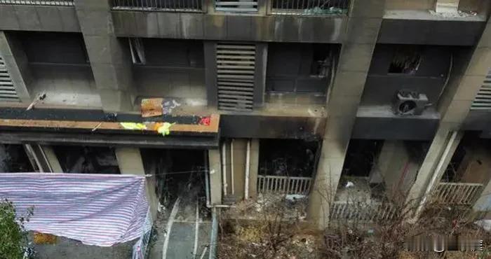 原来，南京雨花台电动车着火小区，早在2019年就发生过一次火灾。当时有居民投诉：
