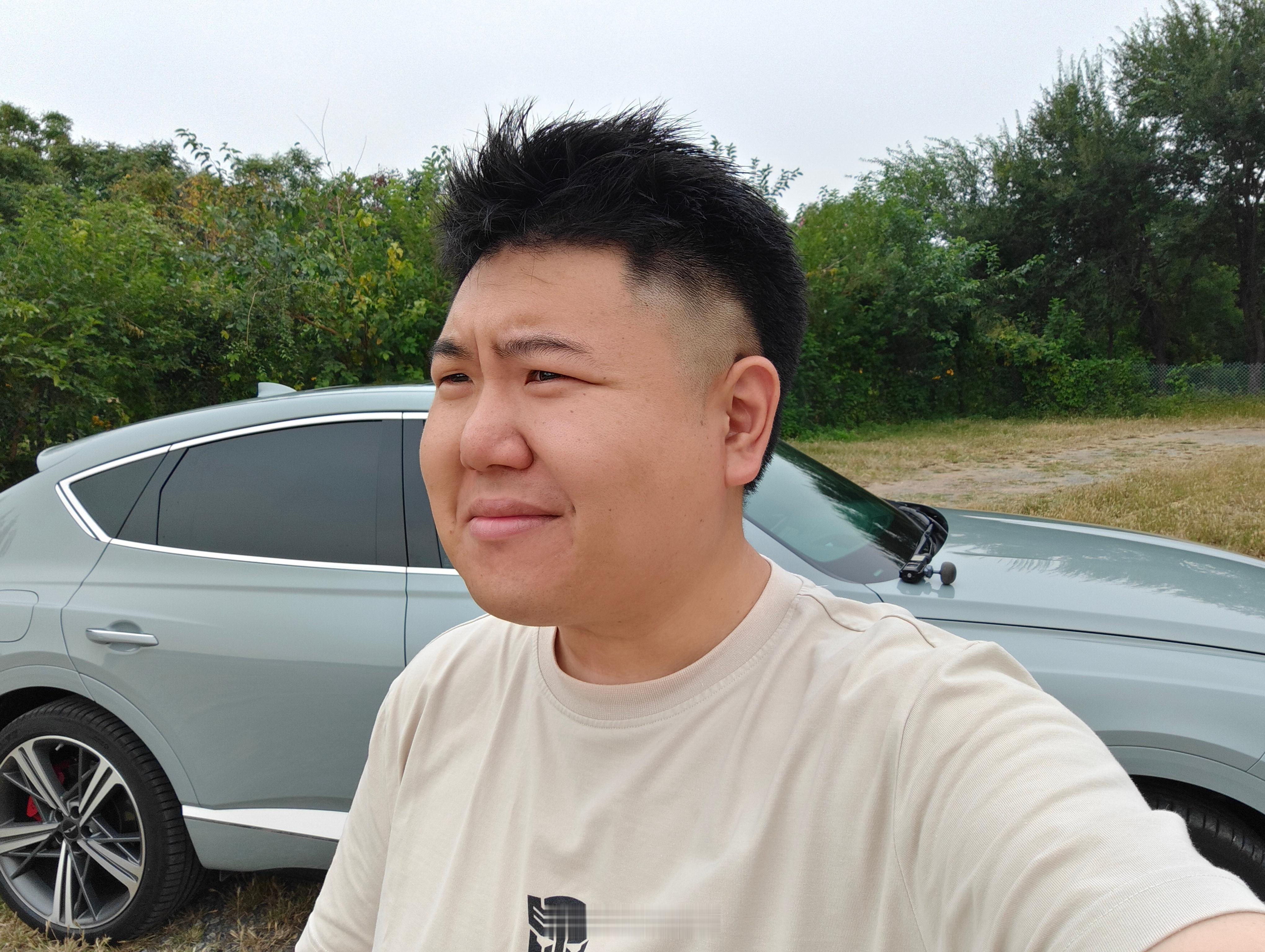 今天早上自己理的发，值50块钱么？？ ​​​
