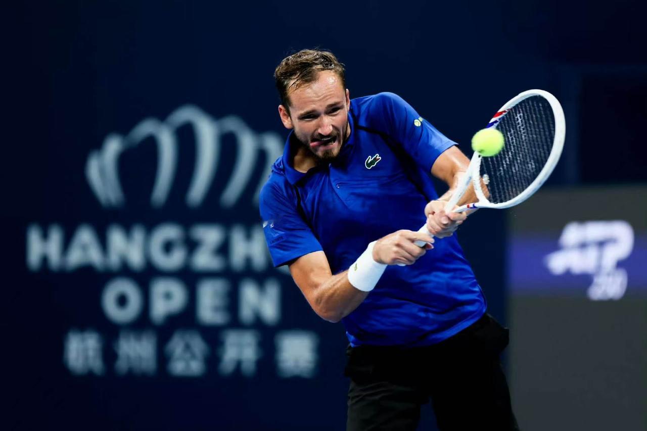 梅德维德夫三盘险胜黄泽林💦

ATP250🇨🇳2026问界杭州网球公开赛男