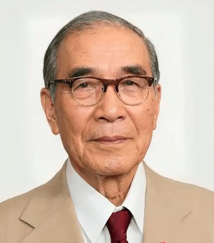 85岁的他喝迷糊了，把家里23岁的小保姆当成了自己老婆。保姆没有反抗，第二天，保