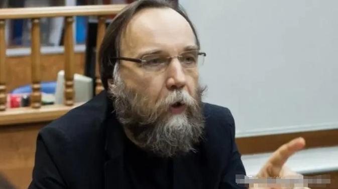 “下一个就是中国？”杜金这句话刚落地，有些人就慌了。慌什么？美国敢在加勒比海撒野