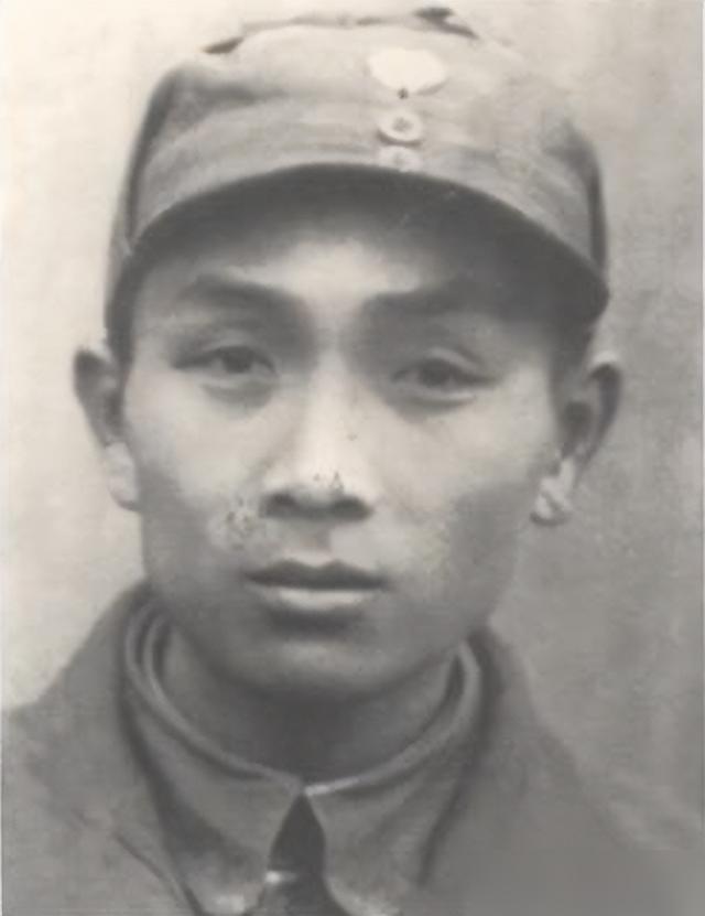 1938年武汉失守，张体学集齐70条枪，上江宇庙废仓库意外获300支苏式新枪，3