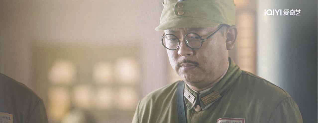 师长挂中将衔，参谋长却只是个上校？
这剧的军衔没搞错，反而精准捅破了国军最拧巴的