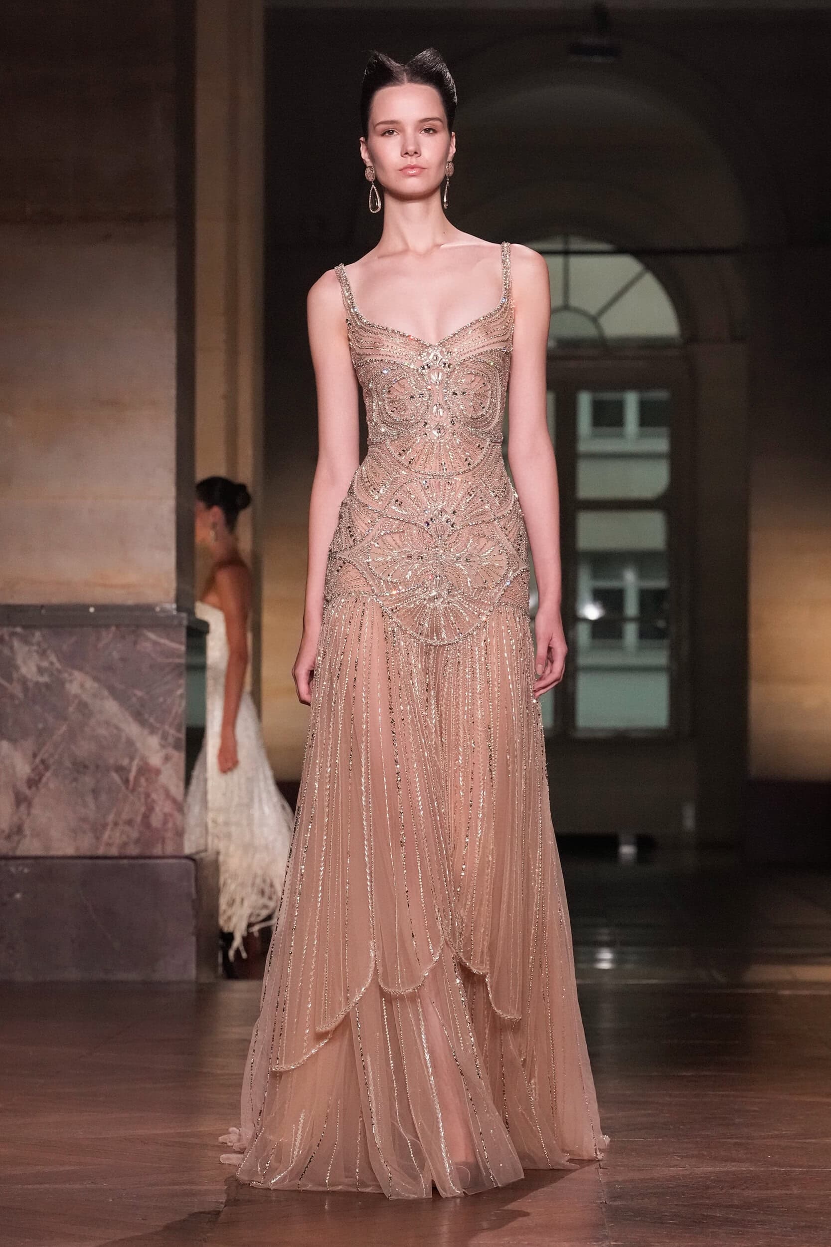 唐嫣｜Tiffany三里屯开幕 今日造型抢先看 ！身穿 Georges Hobe