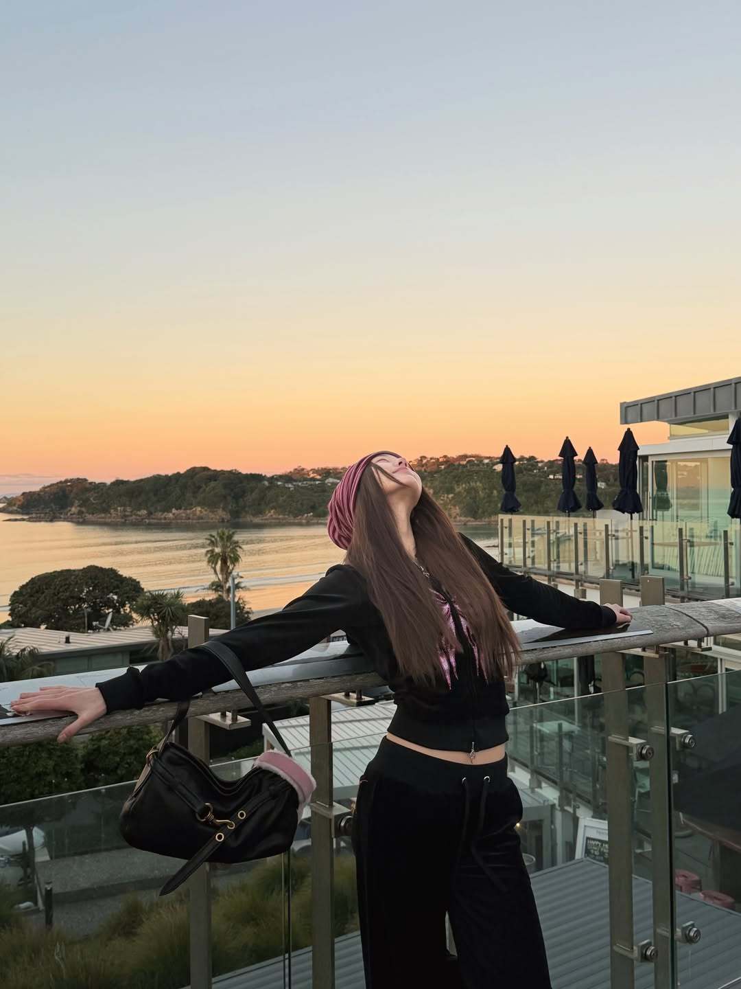 Beach beach beach🌺🏝️🖤🩷 