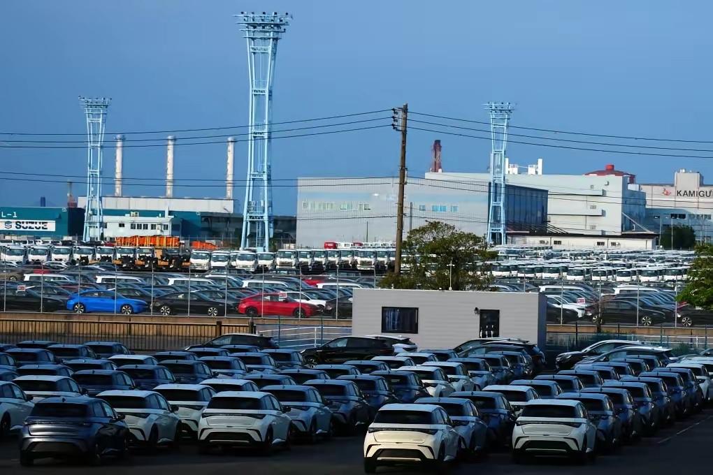 日本被中美俄同时制裁！全球独一份。

产业被收紧、石油被断供、军工要瘫痪。
被端