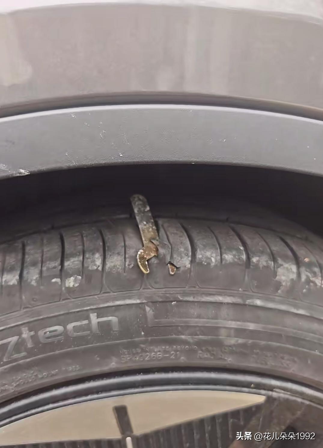 知道我缺个内六角给我免费送一个？
去修车店，老板说没事，没漏气，让我网上买个补轮