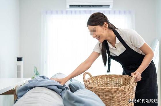 江苏淮安，金某因脑干出血长期住院治疗，一直昏迷不醒。家人接他出院后，花7300元