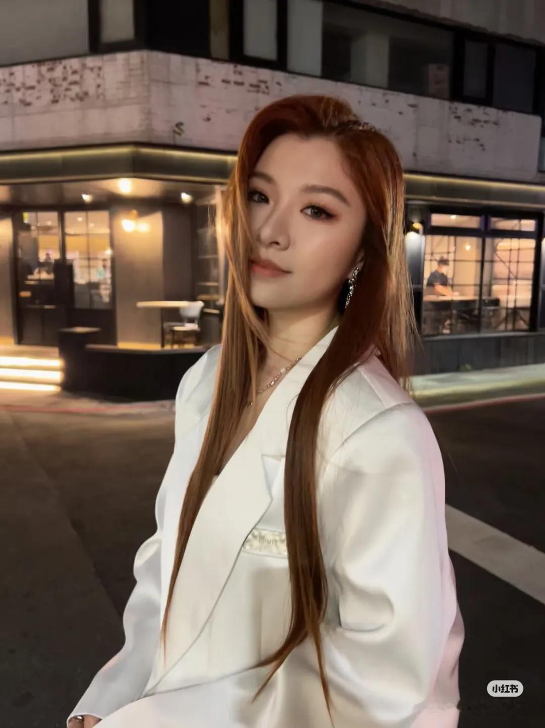 话说台湾近几年就推出了许多颜值和气质都相当不错的新晋小花，关诗敏就是其中之一。凭