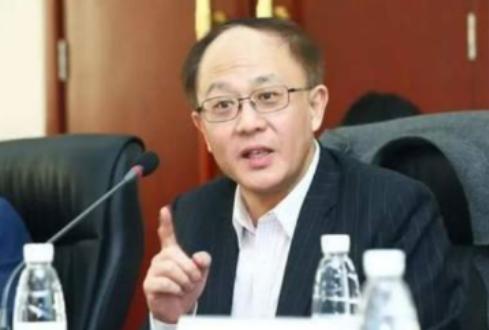 中美“差距”究竟在哪？邱震海语出惊人：“中国辛辛苦苦在14亿人中培养人才，老美是