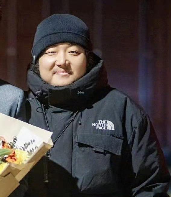 厂妹们，把陈彦允幻想成万里扬，你们心里就能舒坦了，也不用去郫县给姐姐卖惨了，厕妹