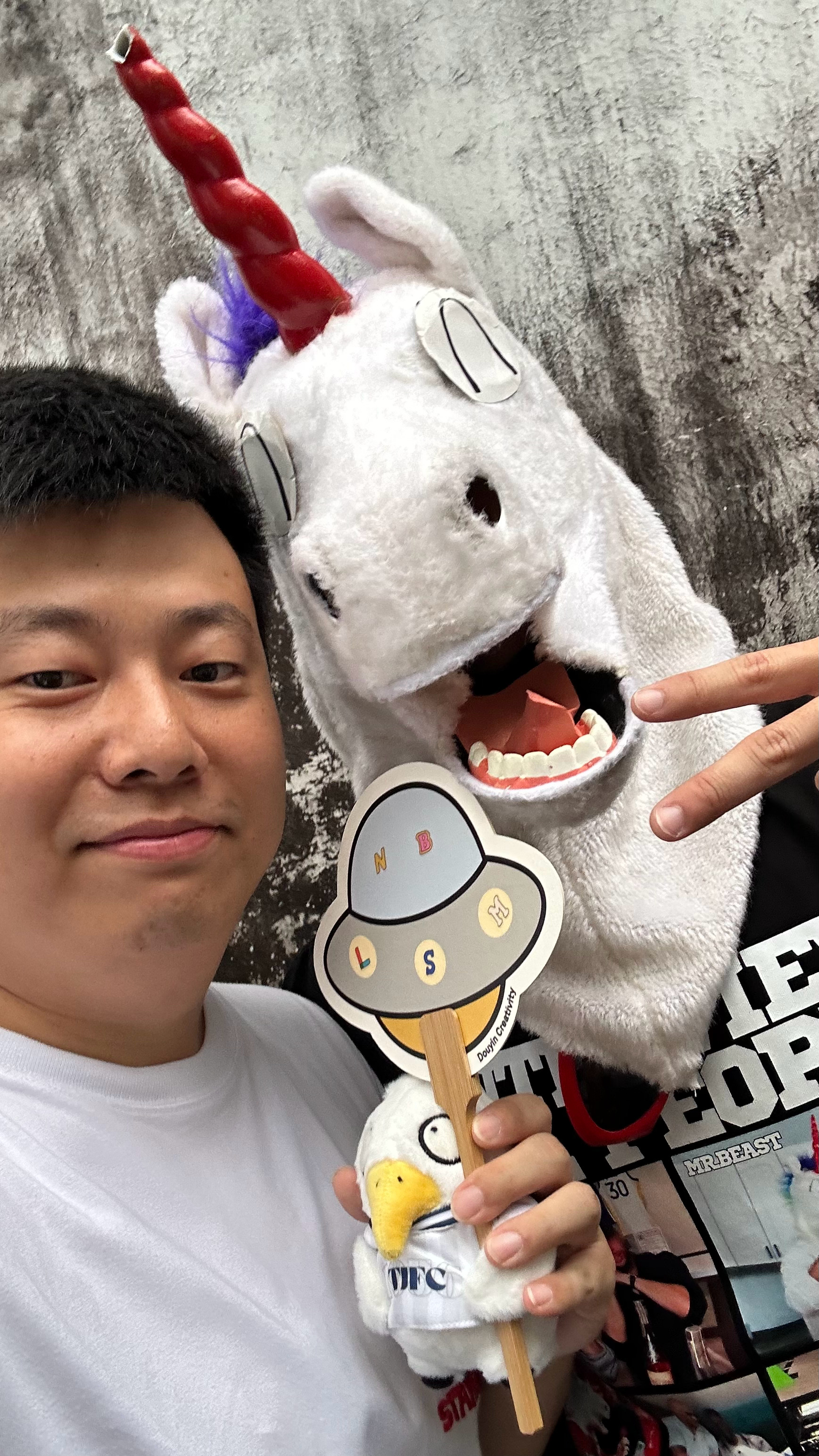 本以为到了创大就孤零零一个人，没想到好多老朋友都来了，也有很多合作过的伙伴，原本