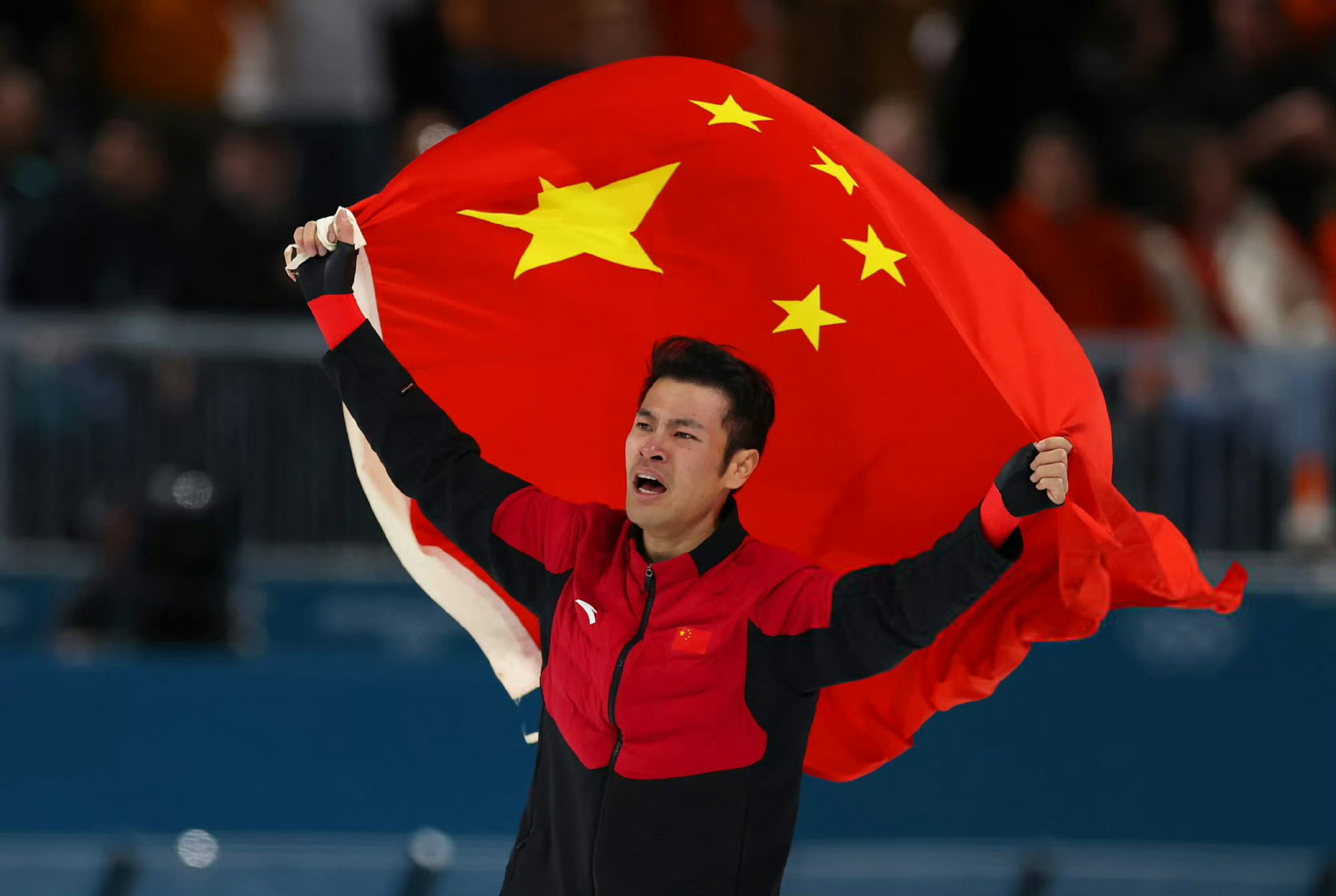 宁忠岩 夺得速度滑冰男子1500米金牌，以1分41秒98的成绩，刷新奥运纪录。为