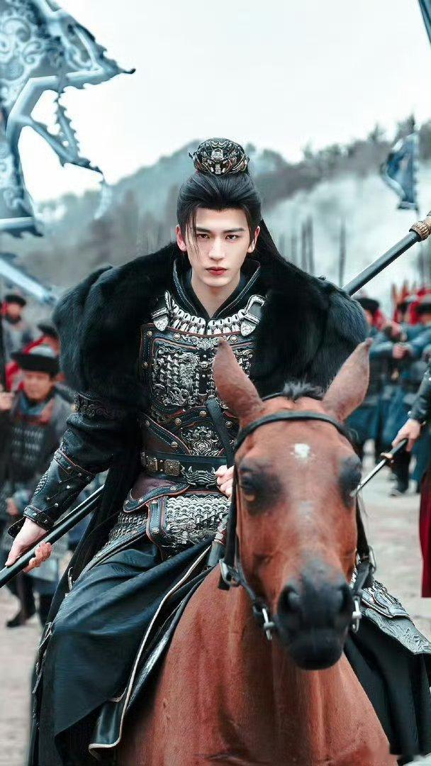 张凌赫逐玉庆功宴发言 看完真的被张凌赫圈粉！脱稿发言全程真诚又有格局，回顾400