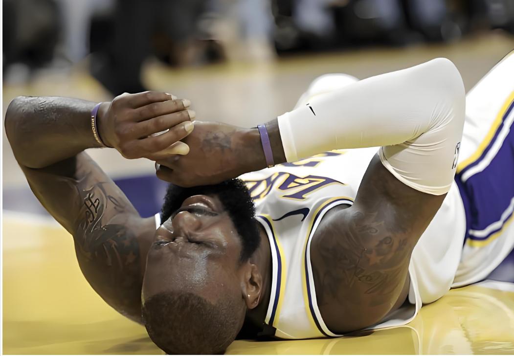 定了！明天背靠背老詹受伤了还要打，为了西部第四拼了
赛后老詹接受采访时，又有记者