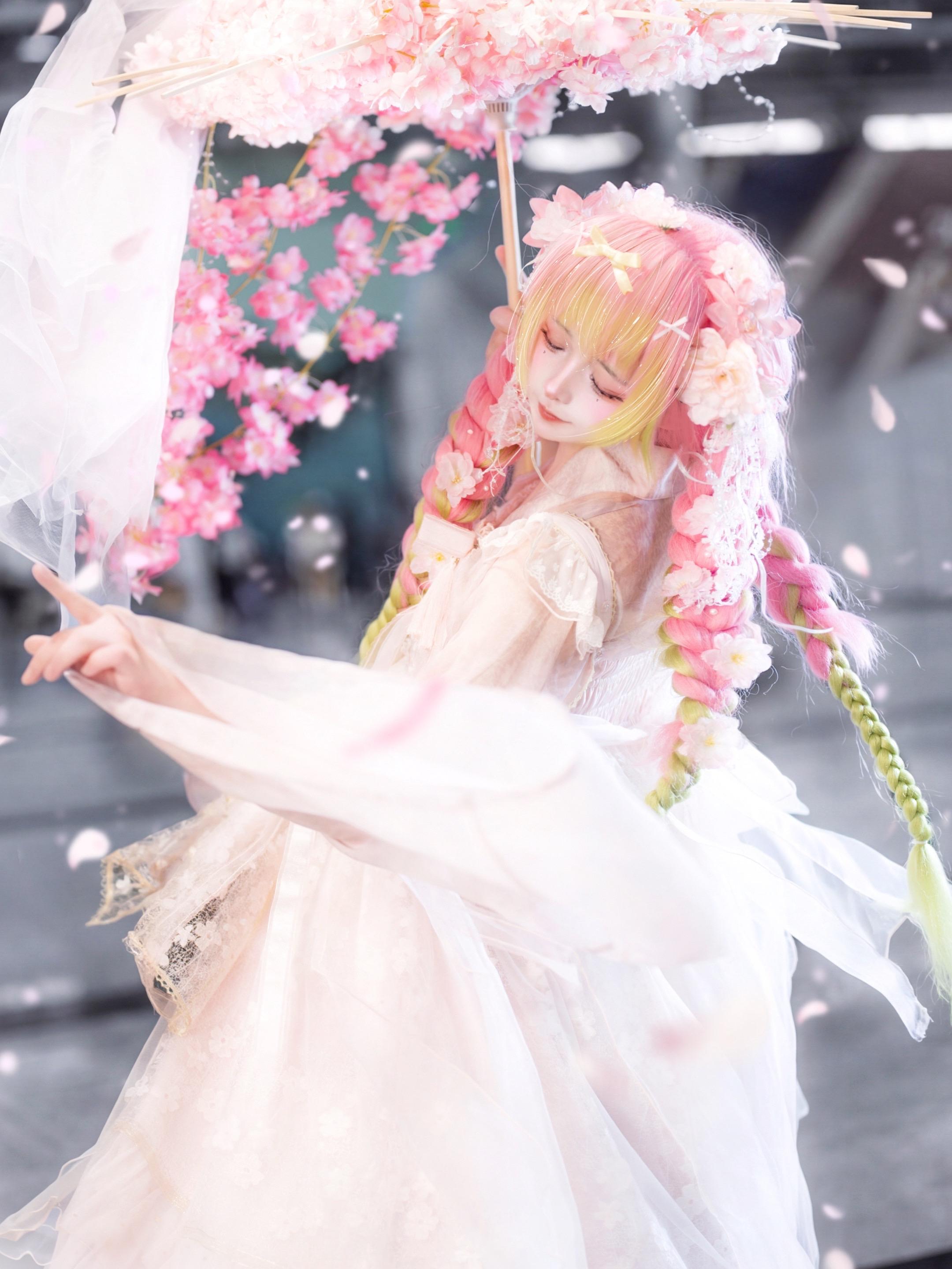 花与恋🌸蜜璃。📷：  赛博头发
