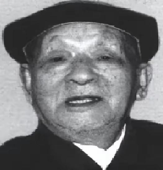 1932年那个惊险夜晚，几把明晃晃的刺刀已经逼到毛主席面前，谁也没想到，冲在最前