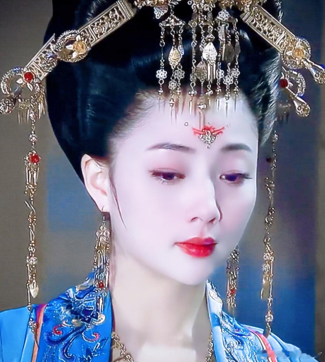 殷桃[超话]  杨贵妃秘史殷桃杨玉环殷桃古装美图第二批[色][色]殷桃 ​​​