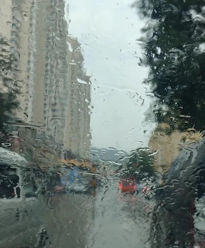 太原的阴雨天，适合干什么？

静静在家吃个小火锅，追个剧不香吗？
你们都喜欢做什