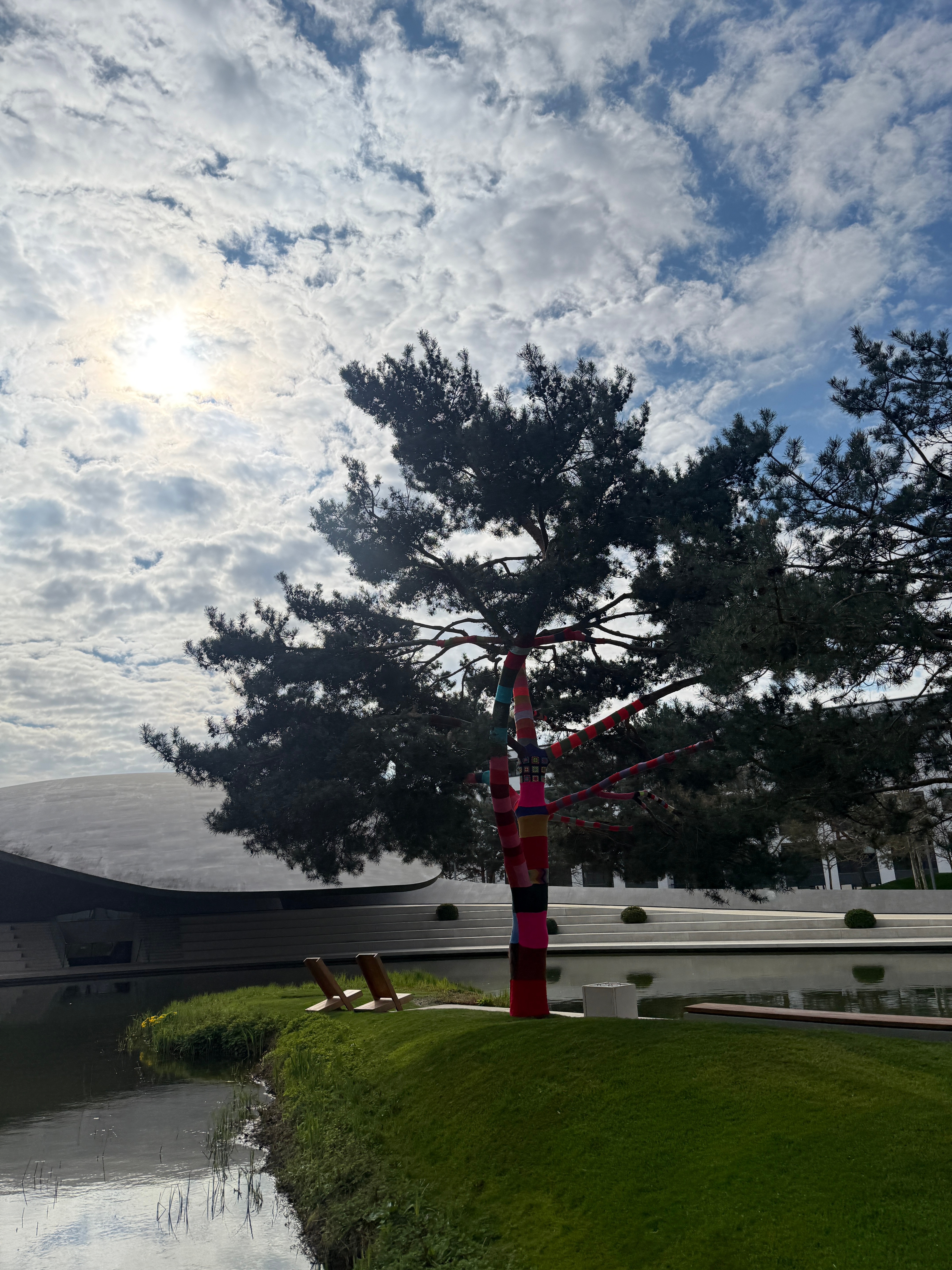 一颗生动的树🌲（其实是复活节的装扮）德国人给我的感觉就是这样：乍看是严谨规整的