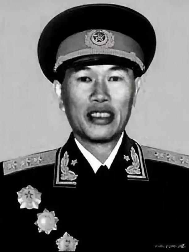 邓华都指挥百万大军了，为啥不能上将晋升为大将？


有些人一辈子都没打过败仗，却