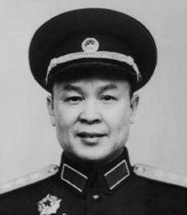 1956年，彭德怀提议，让一位开国上将去南京享福，可毛主席却当场否决了：“不行！