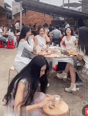 这是什么情况，哪里的习俗，不喝酒还不让上桌！