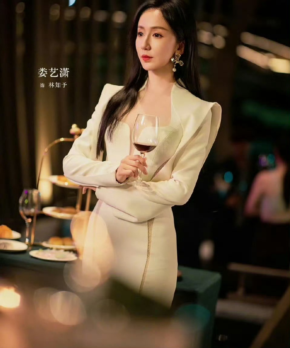 兜兜转转娄艺潇还是我的嘴替 娄艺潇这次的角色简直演我内心弹幕！预知3秒却敢赌一辈