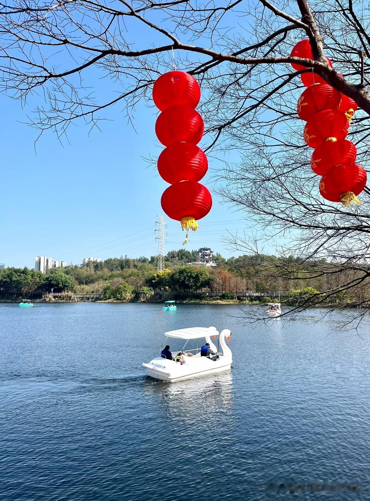 昨天，当得知一位50岁的亲戚因急性心梗而要搭心脏支架时。

一方面，我默默为他祈