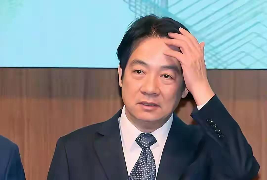 2026年的两岸舆论场，正上演两幕反差极大的戏。台湾一批学者把统一后的防务、司法