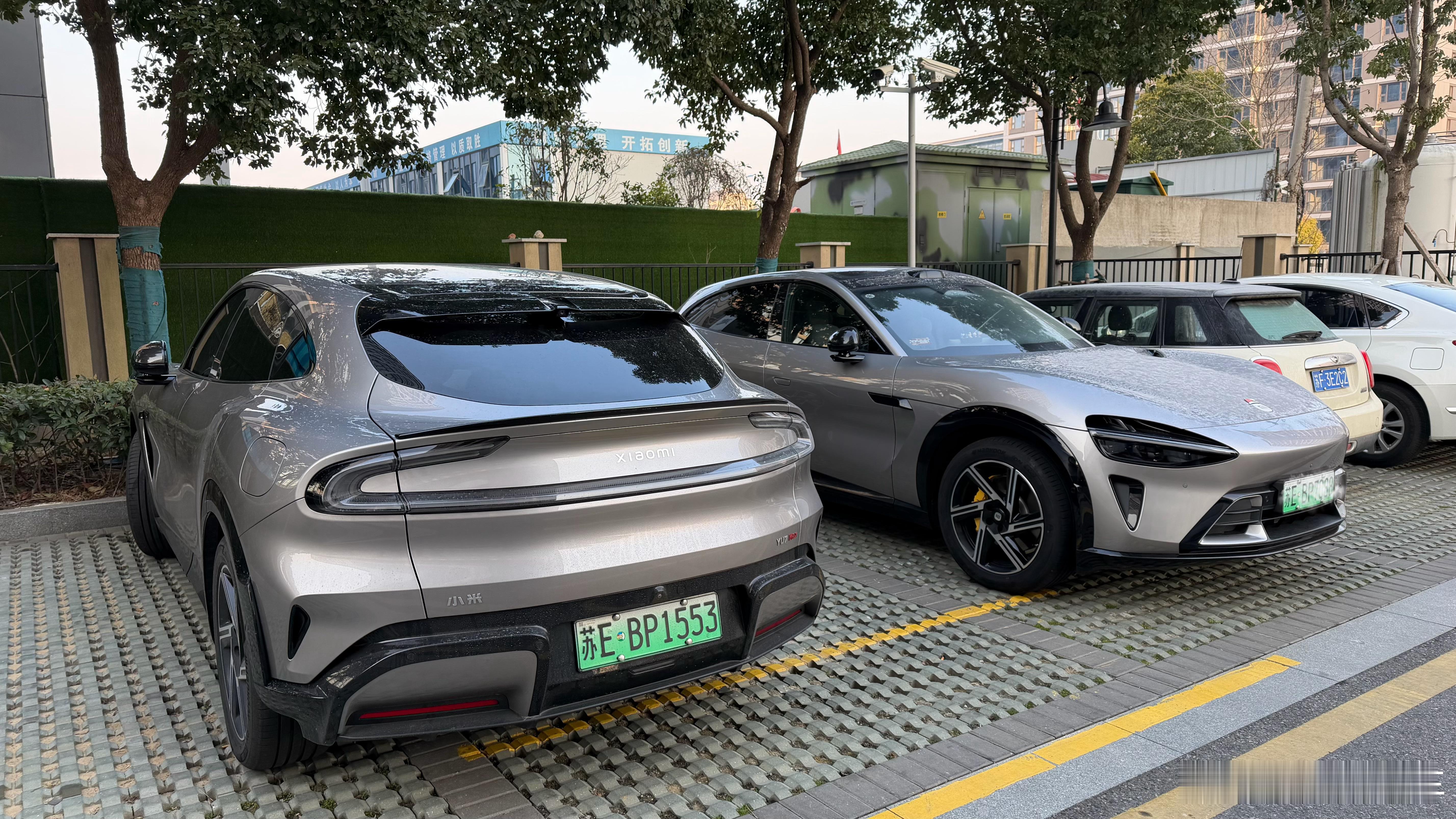 最近YU7产能占饱了小米汽车小米yu7