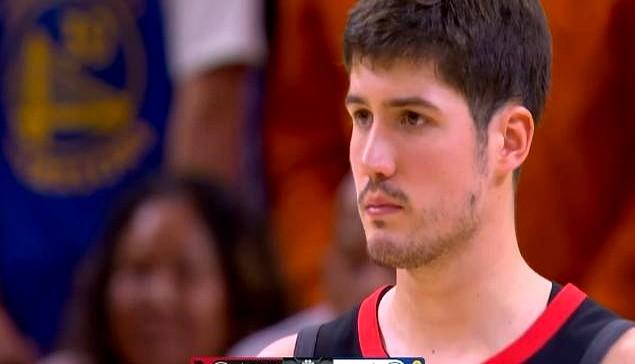 火箭队一分险胜勇士，六连胜稳住西部排名！但有个人，赛后讨论度却不低。

说的就是