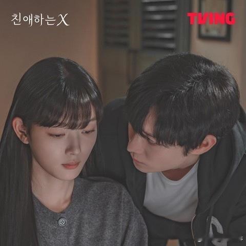 那些心疼俊瑞的人们啊，冷静些，想想金永大在《顶楼》里已经面对过一群疯子，所以，白