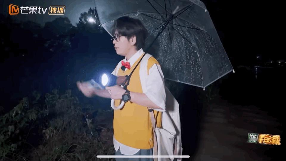 #武艺这把玩的是恐怖本#武艺新的寻宝地点氛围：偏僻的泥泞小路，黑暗的小屋，摇晃的