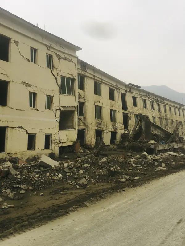 3·15打假行动把“动物搬家等于末日降临”的地震谣言批了个底朝天。这类谣言在家族