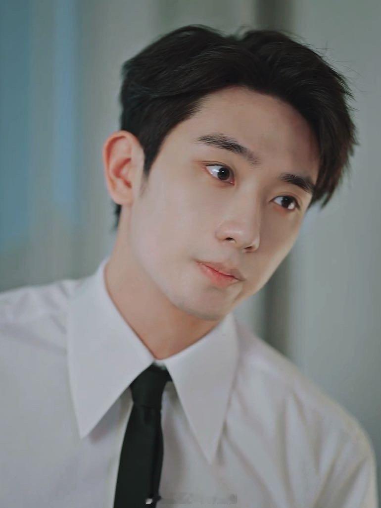 任运杰哭戏感染力任运杰演技 傅轻舟这哭戏也太绝了！表面嘴硬放狠话，眼眶却先红得发