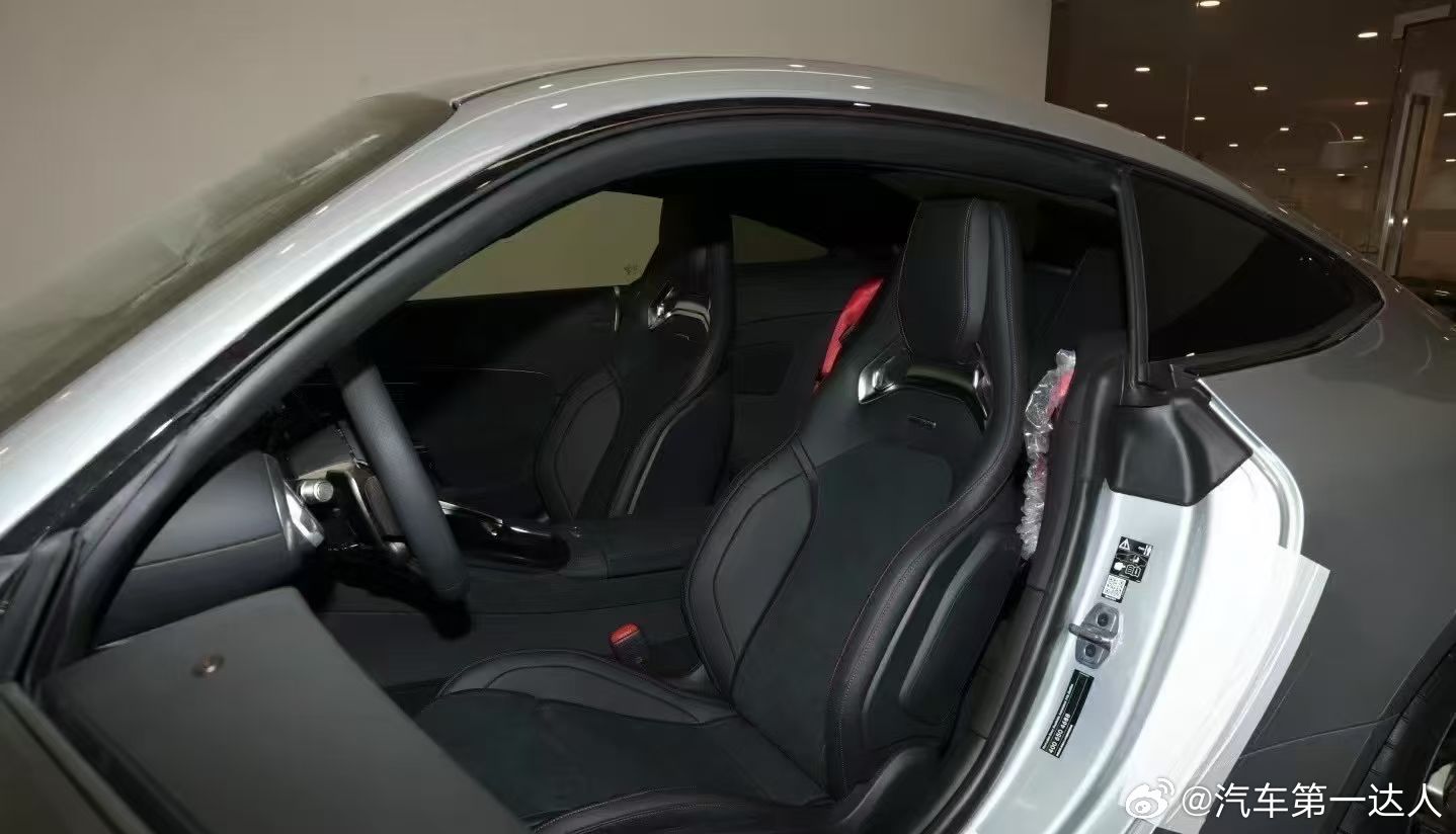 真正的强者，懂得用更优选择，直达心中巅峰。诚寻准新奔驰GT63 SE AMG，V