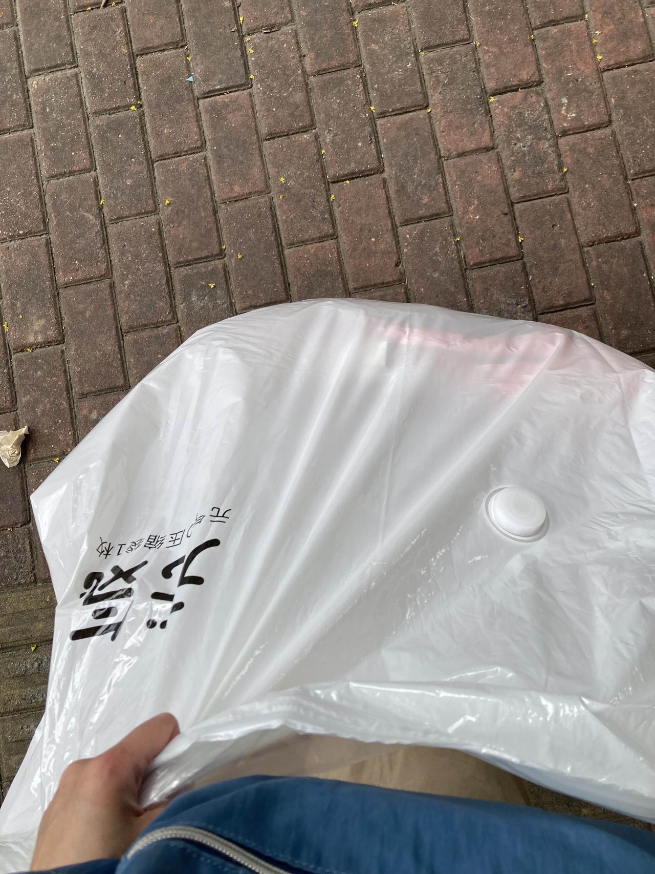 对，提前退房了，重新找房子。租房住房太难了。