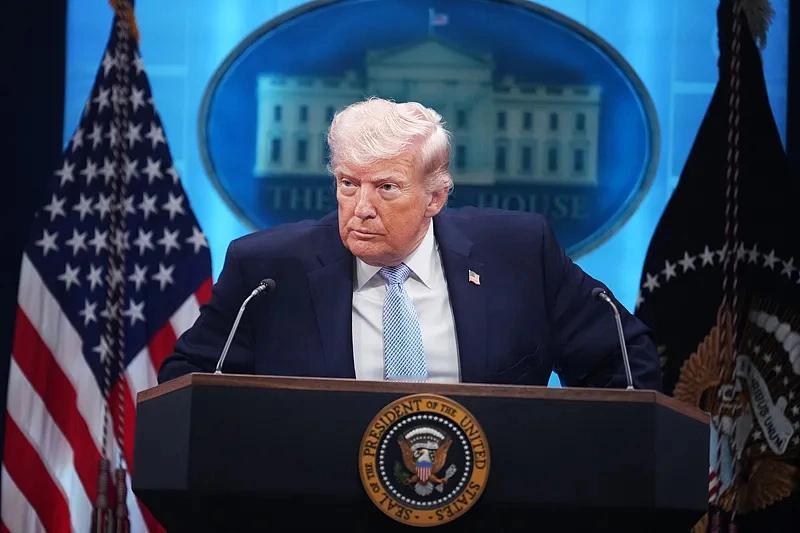 伊朗其实救了美国一命！伊朗这一次强力反击，把美国也算是打回了原形。正是这种强硬的