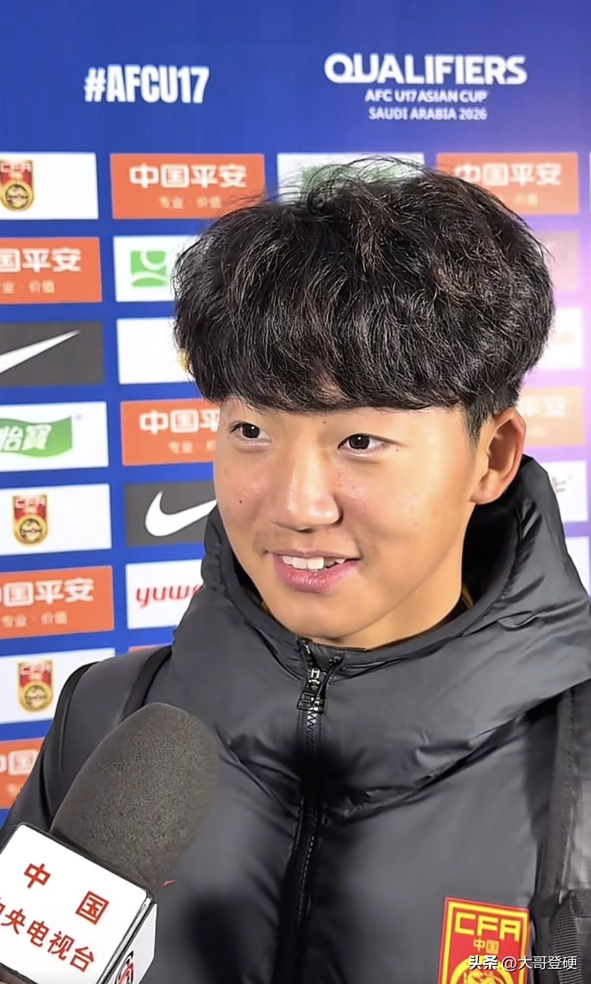 现实就摆在这儿！万项比小邝、老二的脚下技术更细腻，比他俩踢的更合理，差距会越拉越