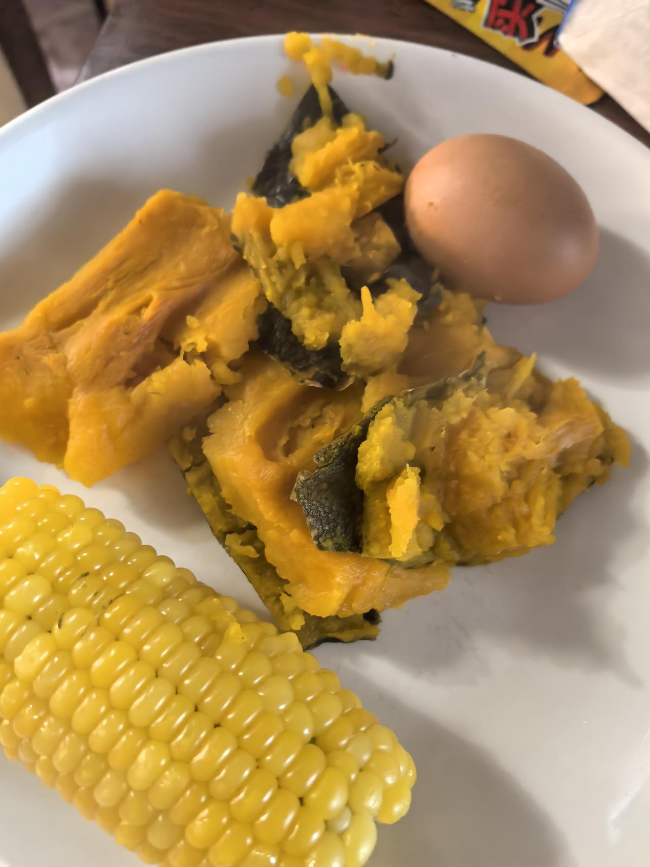 我把老公留在上海照顾我爸，我回家三天了。老公和老爸在上海交通大学第九医院第七天。