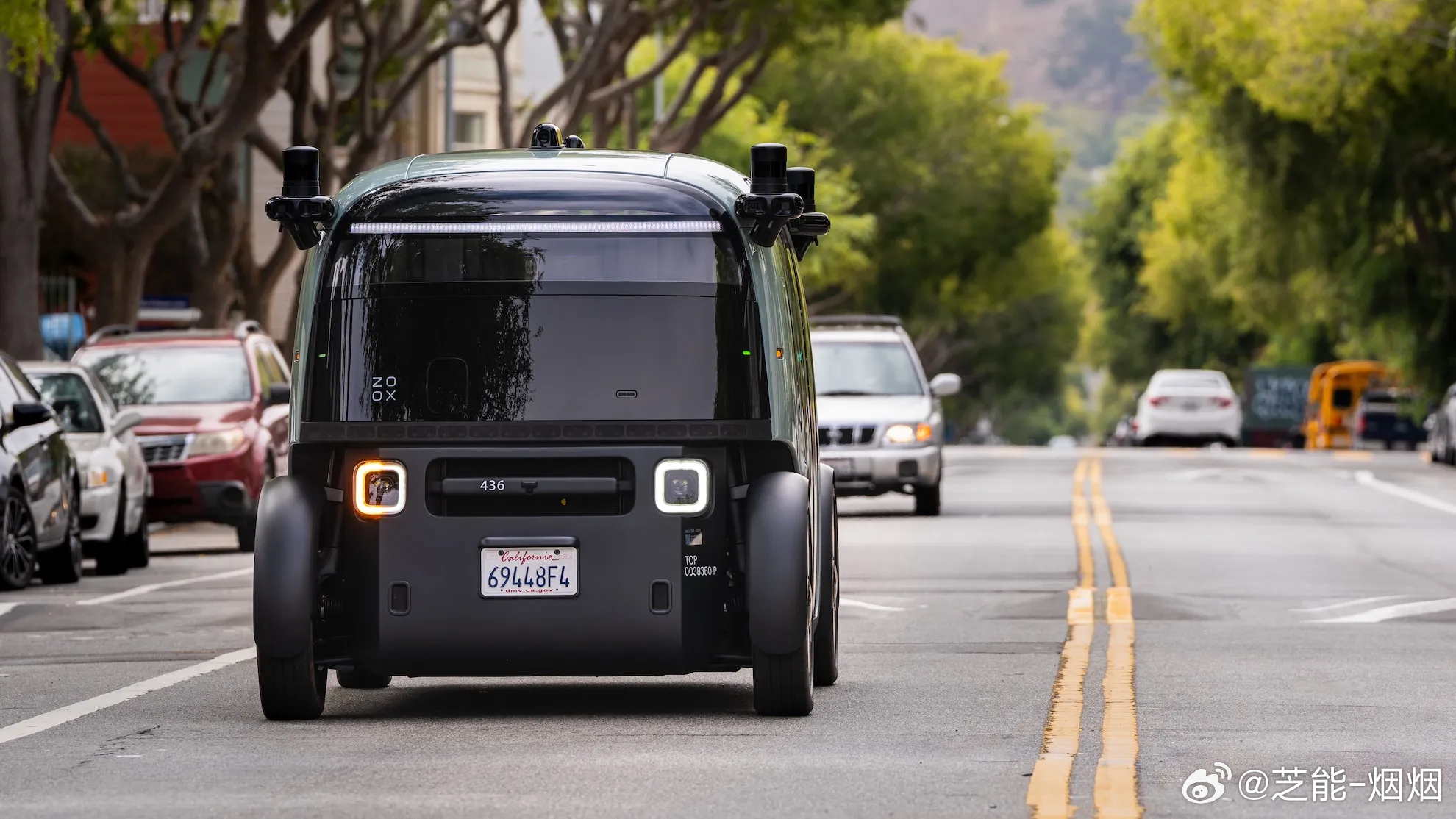 Robotaxi遇到烟雾怎么办？亚马逊的Zoox，6月一辆无人车撞上浓烟火灾现场
