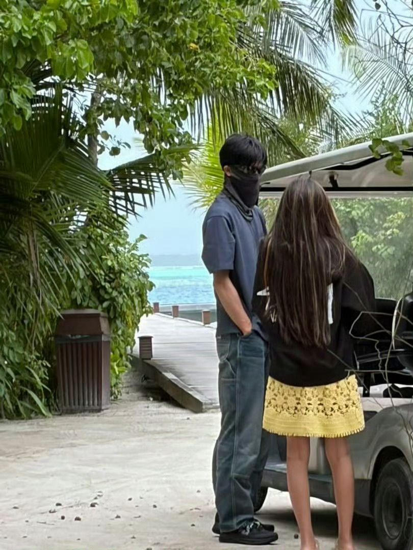 马代偶遇宋威龙 马代偶遇宋威龙，还给网友签名了，老师我有点不得劲了