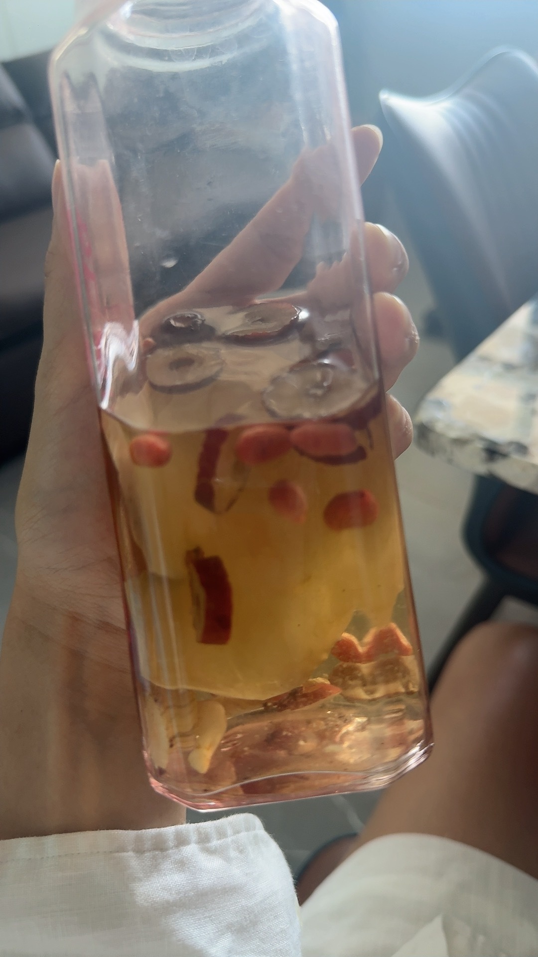 据说苹果黄芪水可以补气血[思考] ​​​