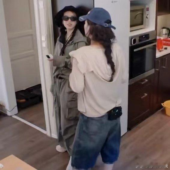 马思纯麻花辫变蝎子辫花儿与少年 马思纯的发型简直是“可爱天花板”！原本的麻花辫被