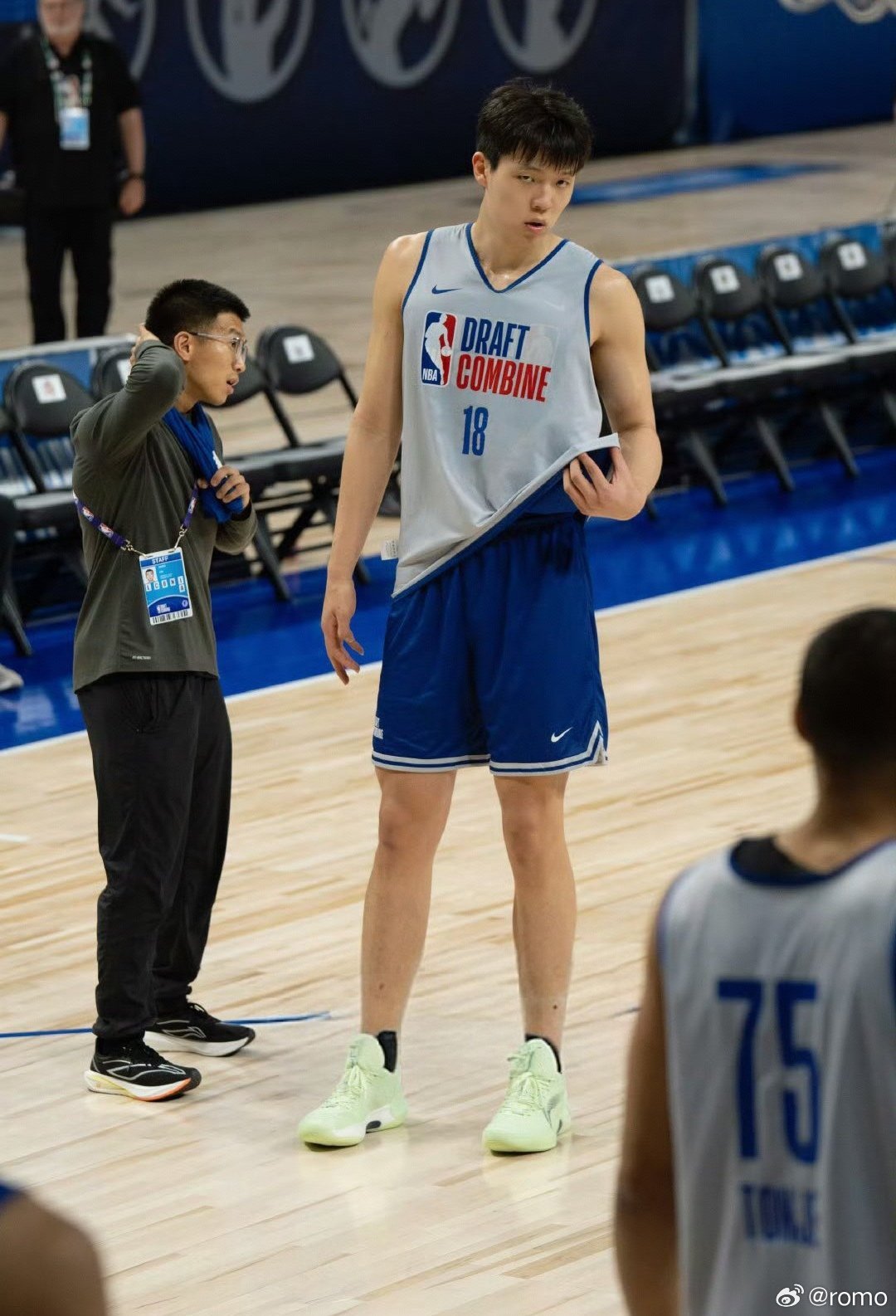 ESPN选秀内部人士乔纳森·吉沃尼、杰里米·吴、扎克·克拉姆、杰夫·博泽洛和鲍比