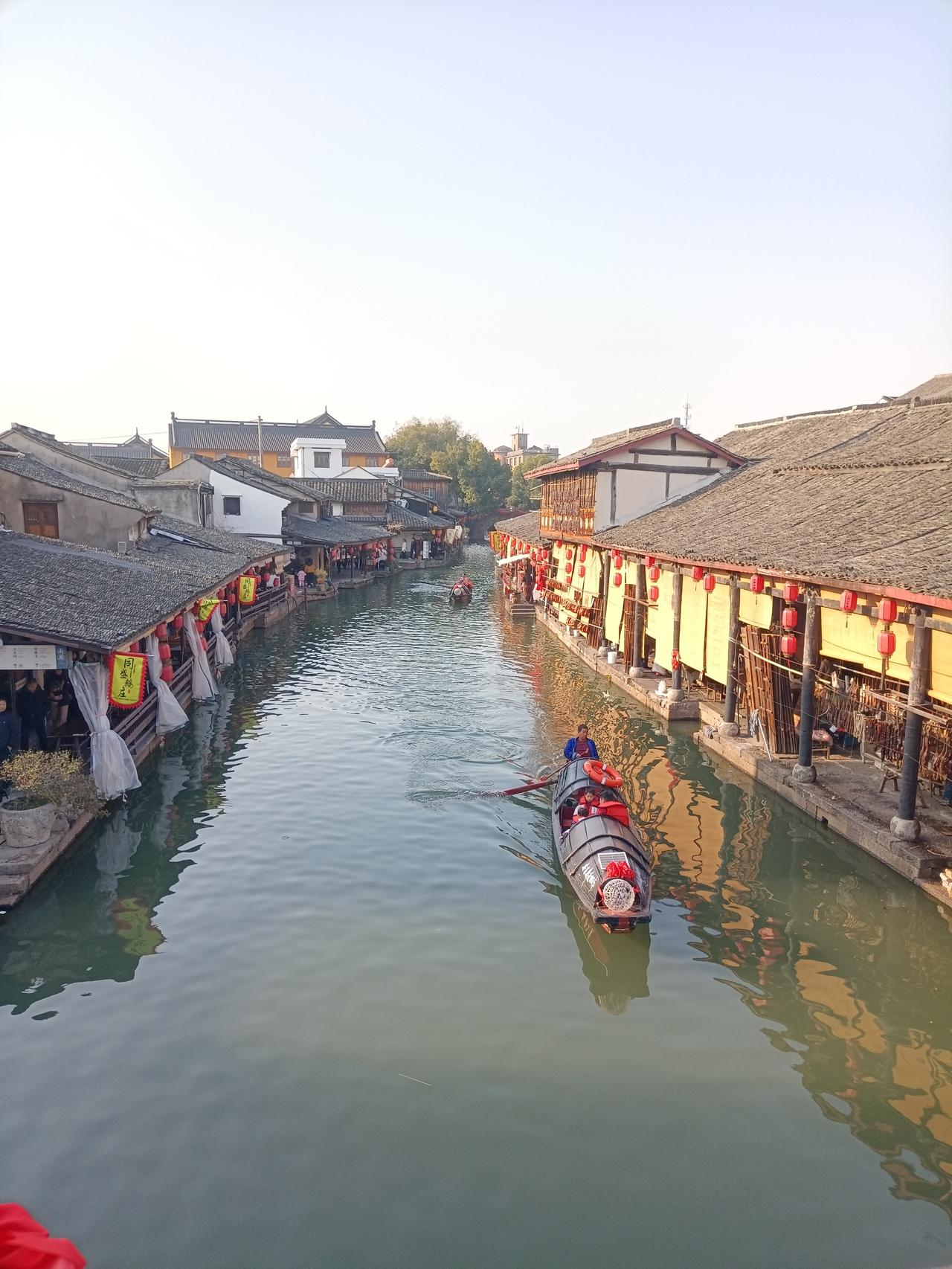 《黄帝内经》有言：“恬淡虚无，真气从之；精神内守，病安从来。”现代人常常执着追逐