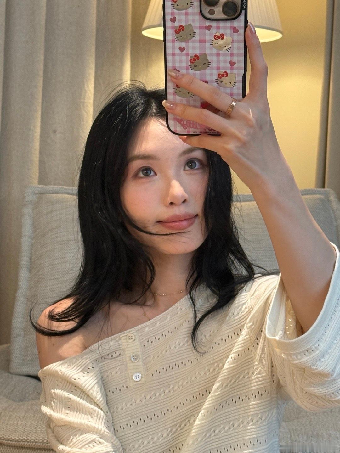 最近的内容争取每条都有一些妆容的尝试和变化 自己卷自己我最在行了