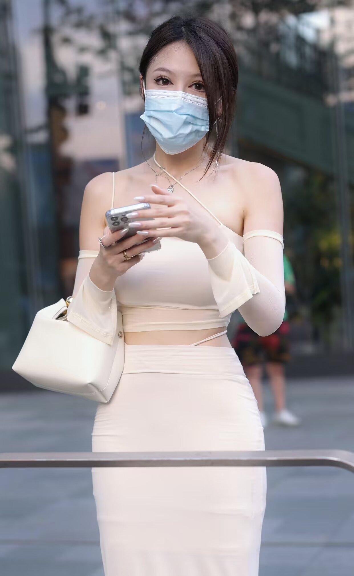 小部分人不喜欢你，是因为你不够虚伪； 大部分人喜欢你，是因为你足够真实。